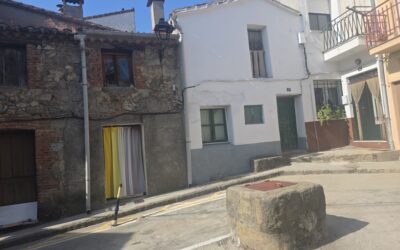 En Sotillo vendemos casa de pueblo con bodega independiente en el centro del pueblo